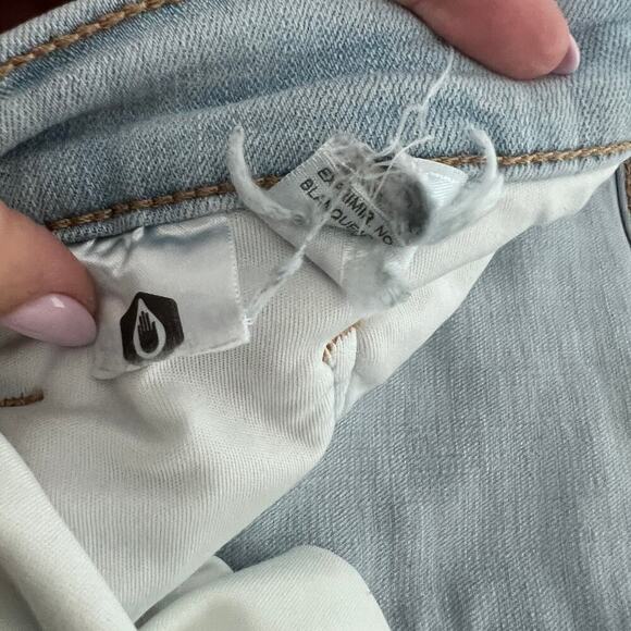 ✨Levi’s Women 311 Shaping Skinny Capri Jeans 22W Mid Rise Stretch Denim - Picture 5 of 8